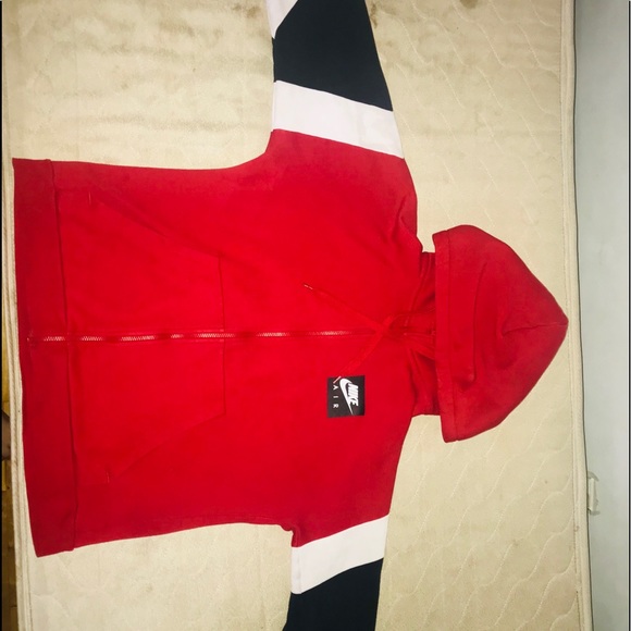 Red nike Sweat jacket - Picture 2 of 5
